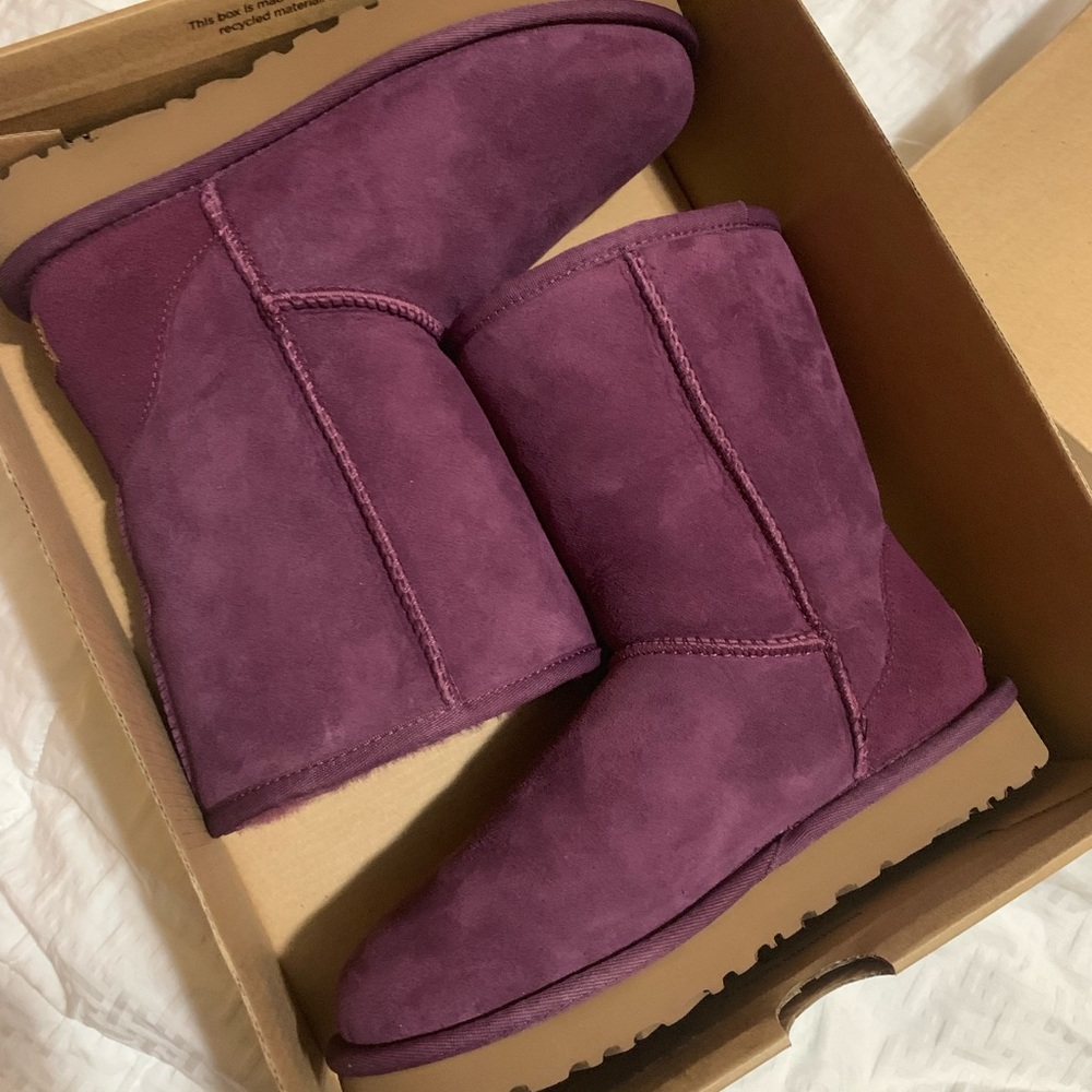 Comfy & warm Ugg boots! In time for the Fall 🍂🍃